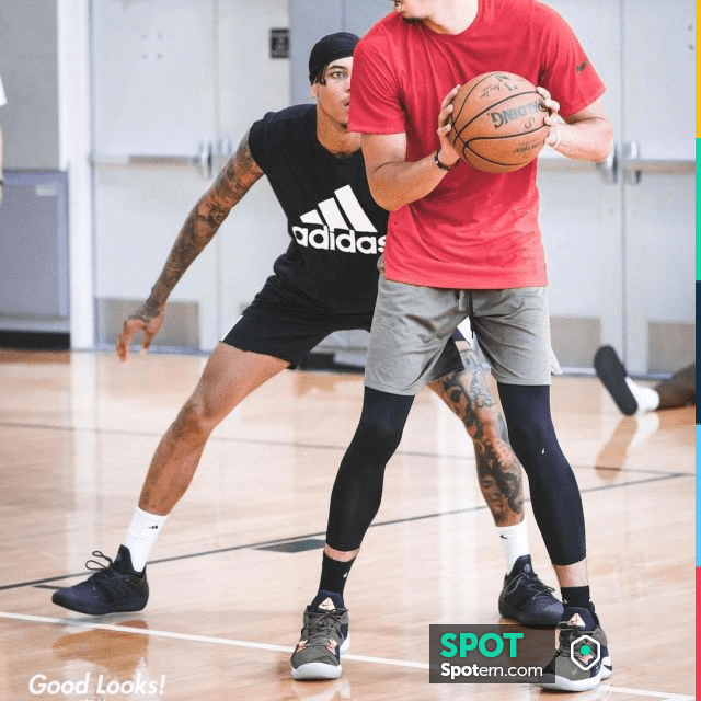 The Shoe basketball Nike PG 2 carried 