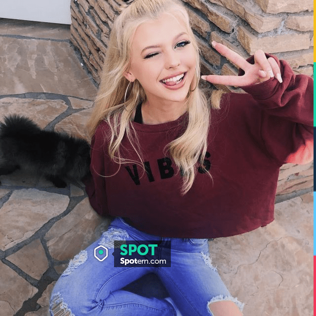 The jeans with holes worn by Loren Gray 