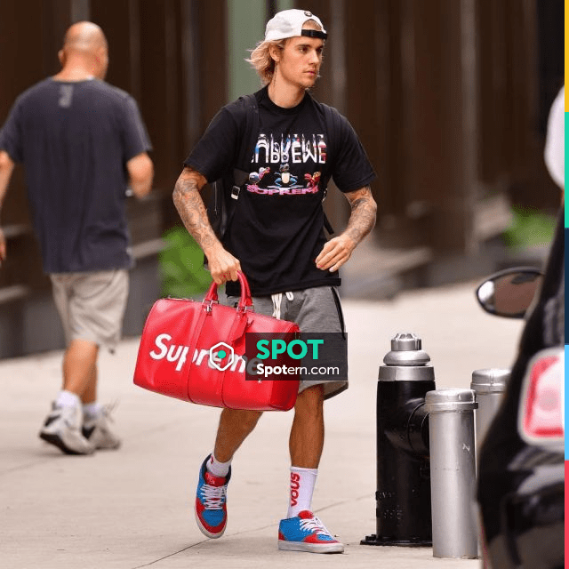 The leather travel bag Louis Vuitton X Supreme Red Justin Bieber on the  account Instagram @solecollector
