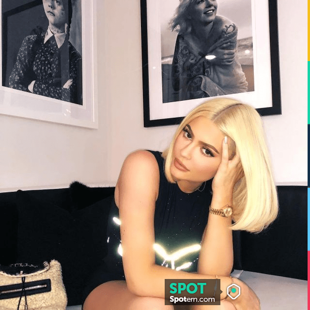 The gold bracelet Cartier worn by Kylie Jenner on his