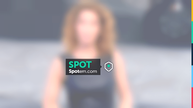 La Robe crayon en simili cuir noire de Marie-Sophie Lacarrau dans