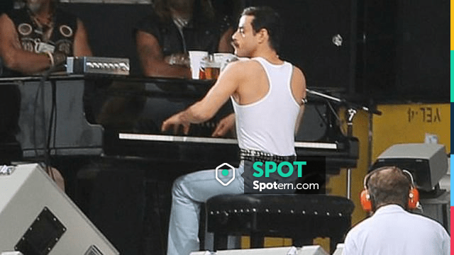 Hvem Kyst Stige Freddie Mercury's (Rami Malek) denim pants as seen in Bohemian Rhapsody |  Spotern
