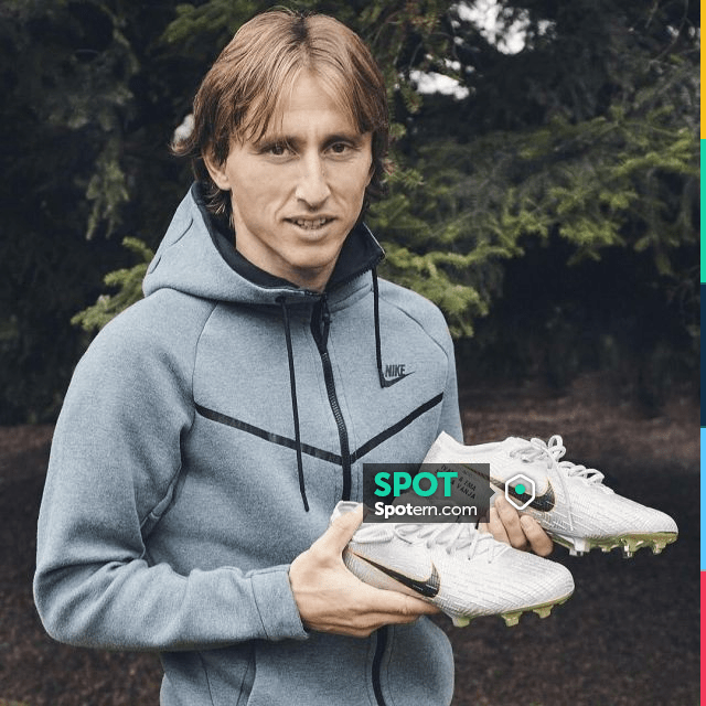 realimentación áspero Descortés The pair of cleats Nike Mercurial Vapor 12 Elite Luka Modrić on his account  Instagram @lukamodric10 | Spotern