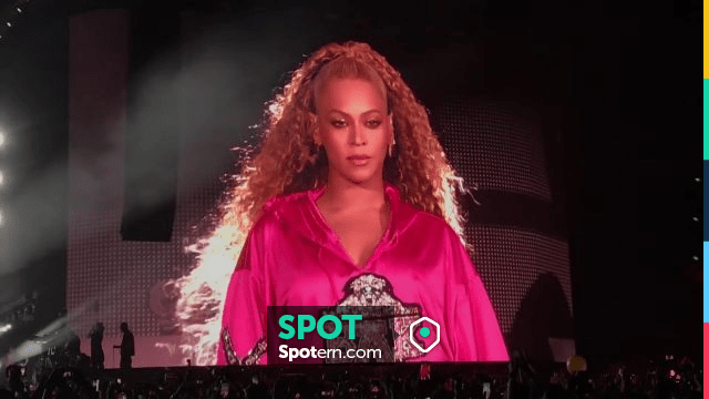 Replica of the sweat pink worn by Beyoncé at Coachella | Spotern