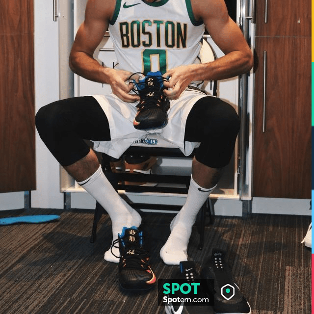 Sneakers Nike Air Max 97 triple White worn by Jayson Tatum on the  Instagram account @leaguefits