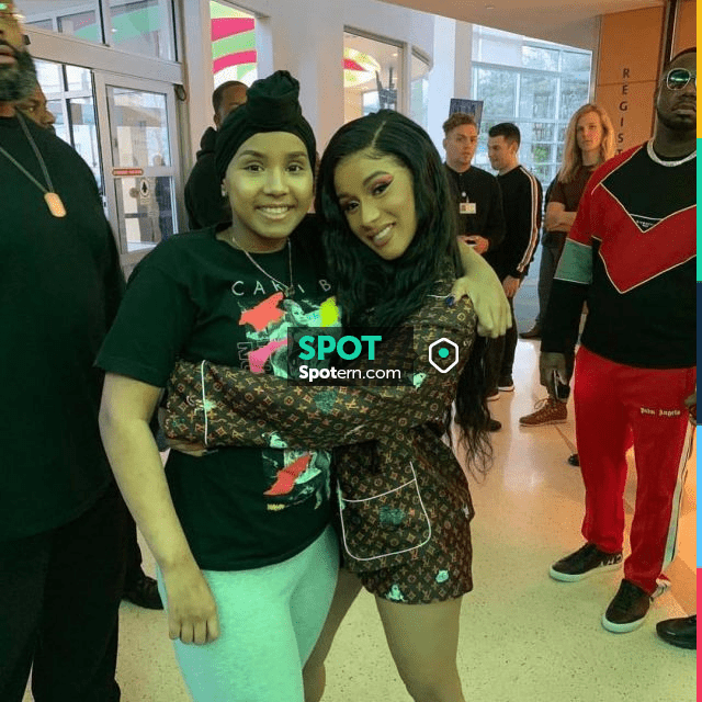 The whole Louis Vuitton worn by Cardi B on his account Instagram