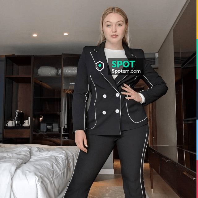 The Black Blazer With White Edging Worn By Iskra Lawrence On His Account Instagram Iskra Spotern 5128