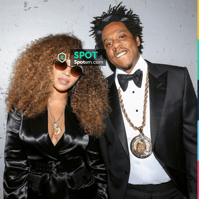 Sunglasses black pearl and Beyoncé on the account Instagram @jayz.co ...