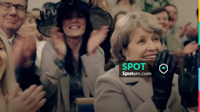 Les gants en cuir noir portés par Muriel Deacon (Anne Reid) dans Years