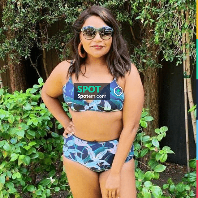 mindy kaling belly button
