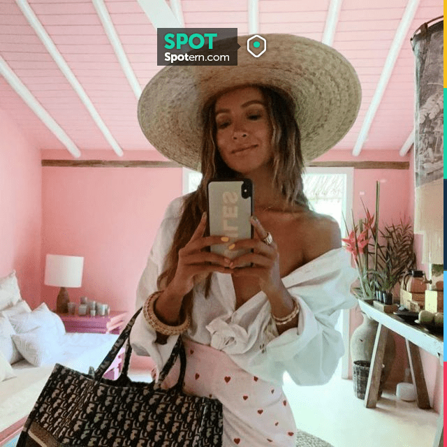 Natural hat worn by Julie Sariñana on 
