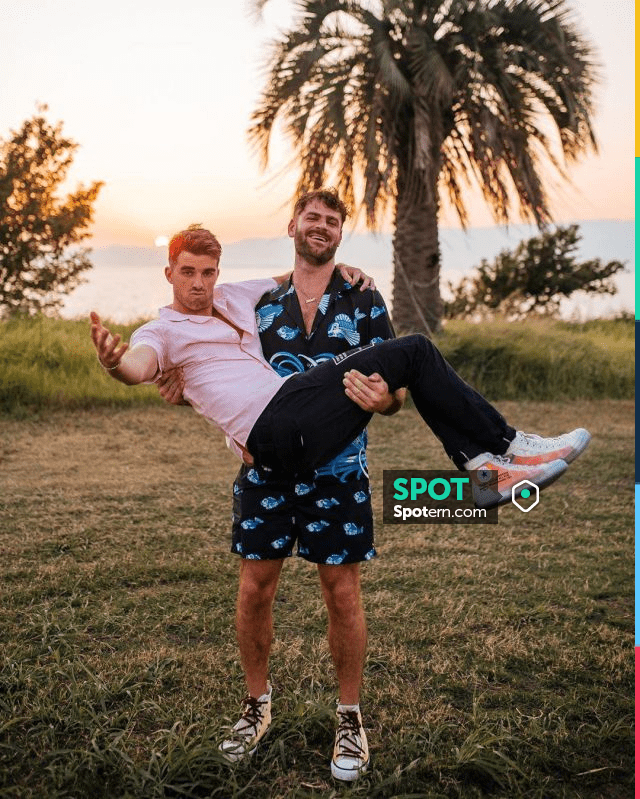 Sneakers Converse Chuck Taylor All-Star Vulcanized Off-White of Andrew Taggart on the Instagram of @thechainsmokers Spotern