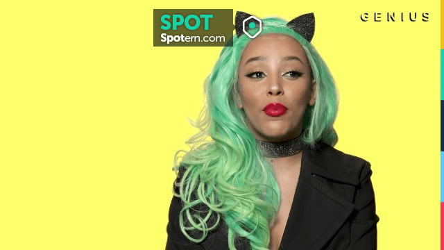 Black glitter cat ears of Doja Cat in Doja Cat 