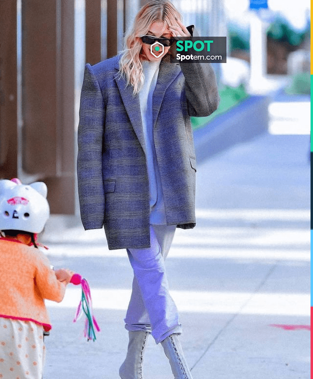 Olivier peoples jaye 50MM square sunglasses worn by Hailey Baldwin Los  Angeles October 12, 2019 | Spotern
