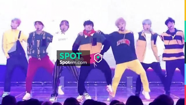 The Striped Sweater Tricolour Of Bts In 방탄소년단 Go Go 고민보다 Gb Of Bts Spotern