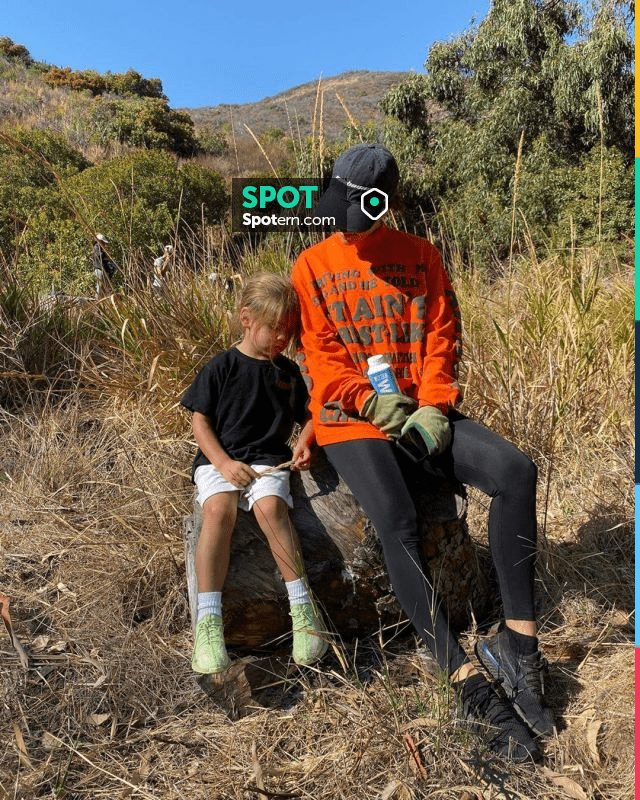 Yeezy Calabasas Lost Hills Dad Hat usado por Kourtney Kardashian Taverna Tony Restaurant