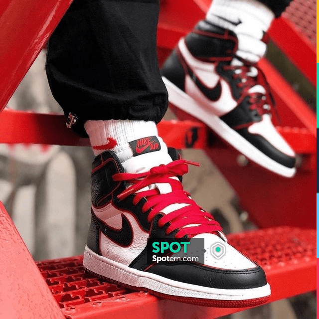 aj1 bloodline on feet