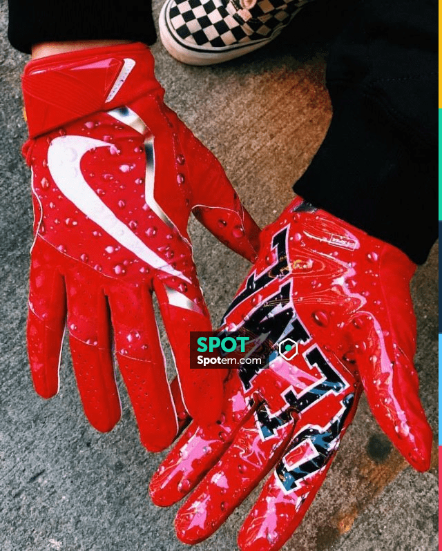 Supreme Nike Vapor Jet 4.0 Football Gloves Red on the account Instagram of  @supreme_newss