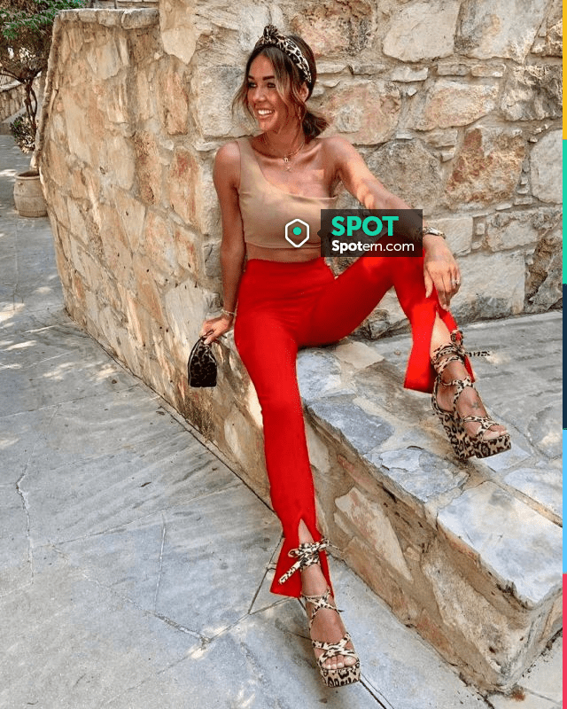 Crop Top of Tara Maynard on the Instagram account taramays25 Spotern