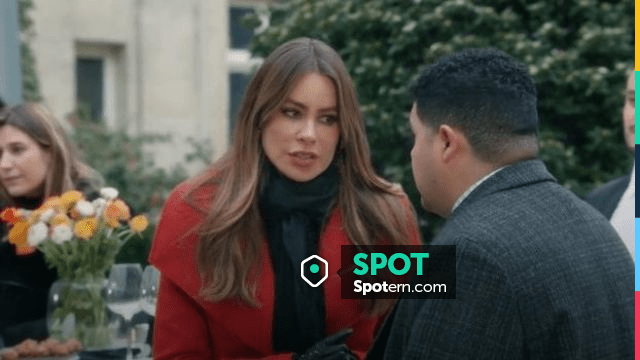 Foulard noir porté par Gloria Delgado-Pritchett (Sofia Vergara) dans