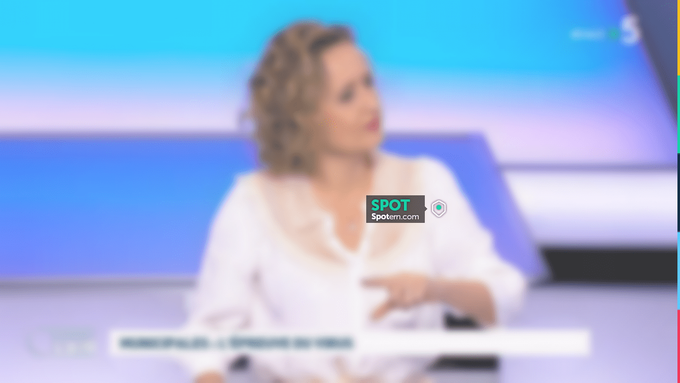 Chemisier Caroline Roux C Dans L air La chemise blanche courte en soie jacquard et dentelle de Caroline Roux  dans C dans l'air le 11.03.2020 | Spotern