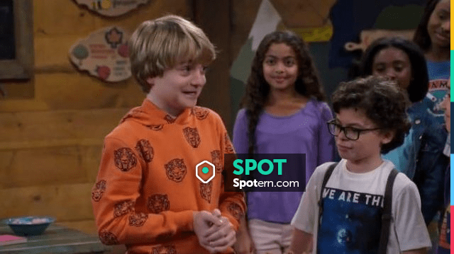 Suéter de estampado naranja usado por Finn Sawyer (Will Buie Jr) en ...