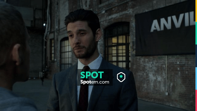Le costume gris de Billy Russo (Ben Barnes) dans Marvel's The Punisher ...