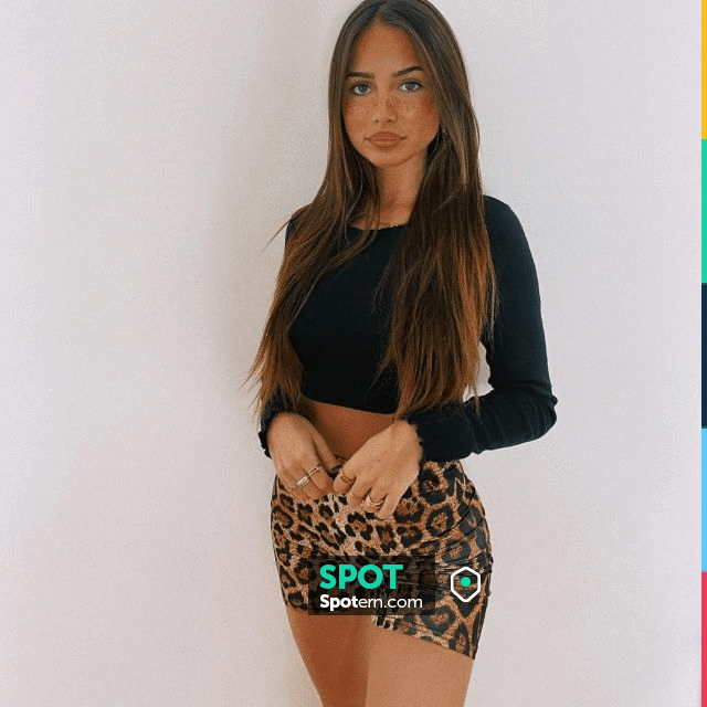 The cycling shorts leopard worn by Danae on his account Instagram ...