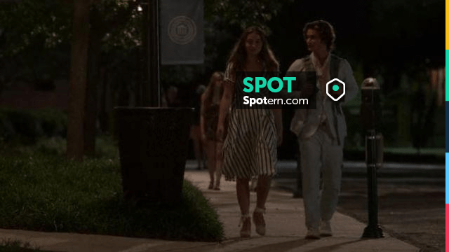 La Chemise Rose Portée Par John B (Chase Stokes) Dans Outer Banks ...