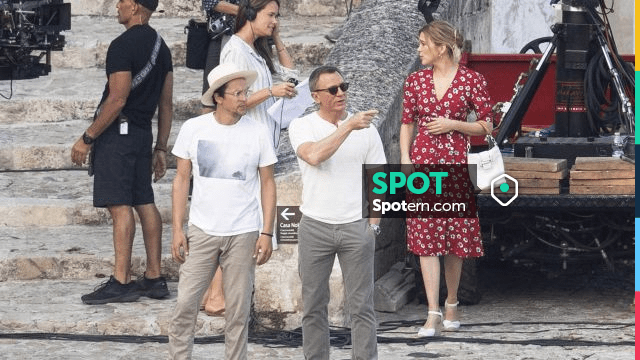Tod's Handbag Shoulder Bag in white worn by Léa Seydoux (Madeleine Swann)  on the set of No Time To Die in Matera (Italy)