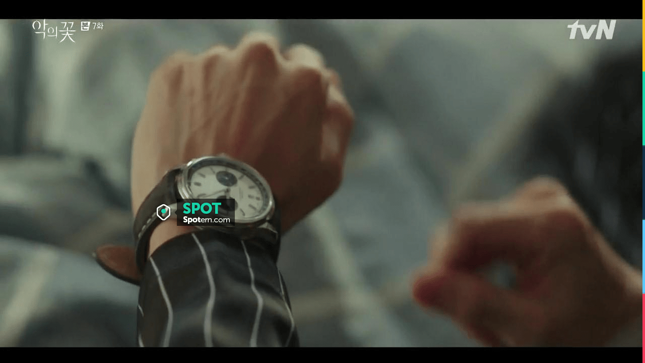 Breitling de Baek Hee Sung (Lee Joongi) dans The Flower of Evil (S01E07) Spotern