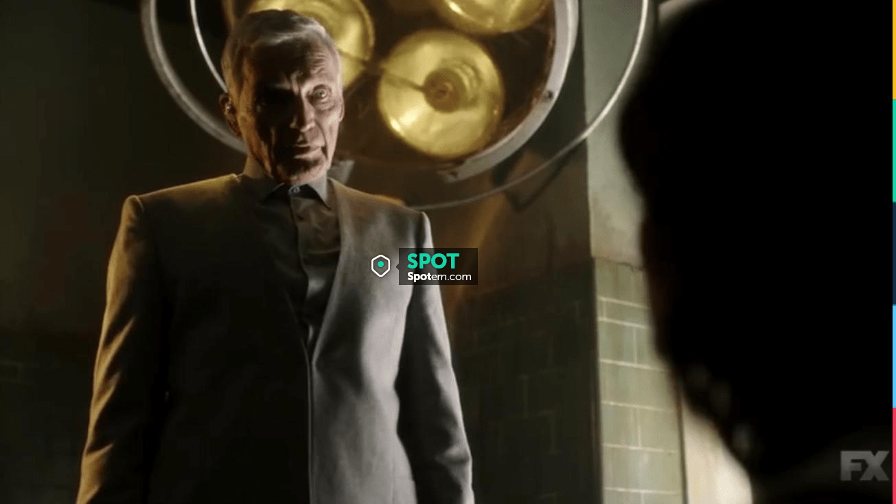 Collarless suit jacket of Brubaker (David Selby) in Legion (S01E03) |  Spotern