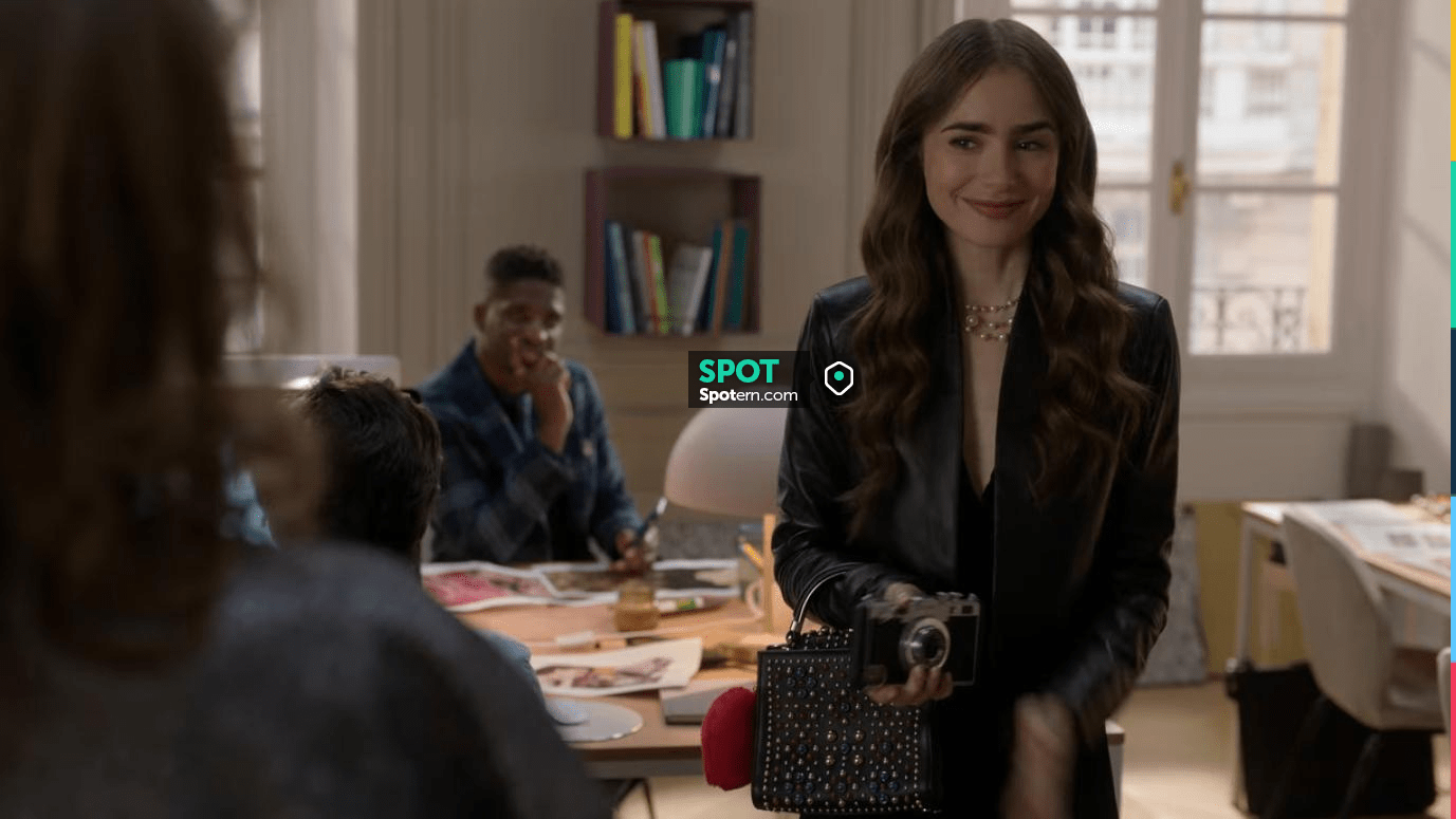Emily Cooper (Lily Collins 
