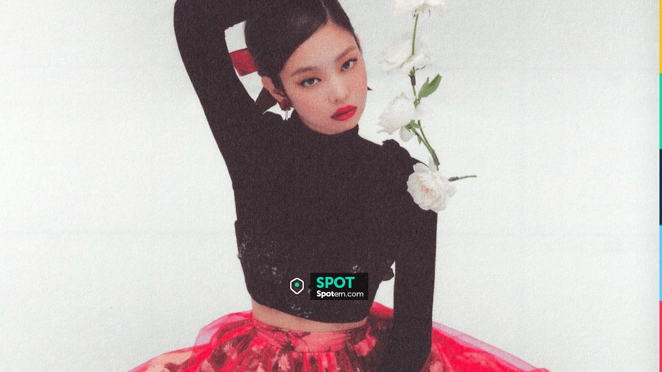 Sequined top that Jennie Kim wore in BLACKPINK 2021 Season's Greetings ...