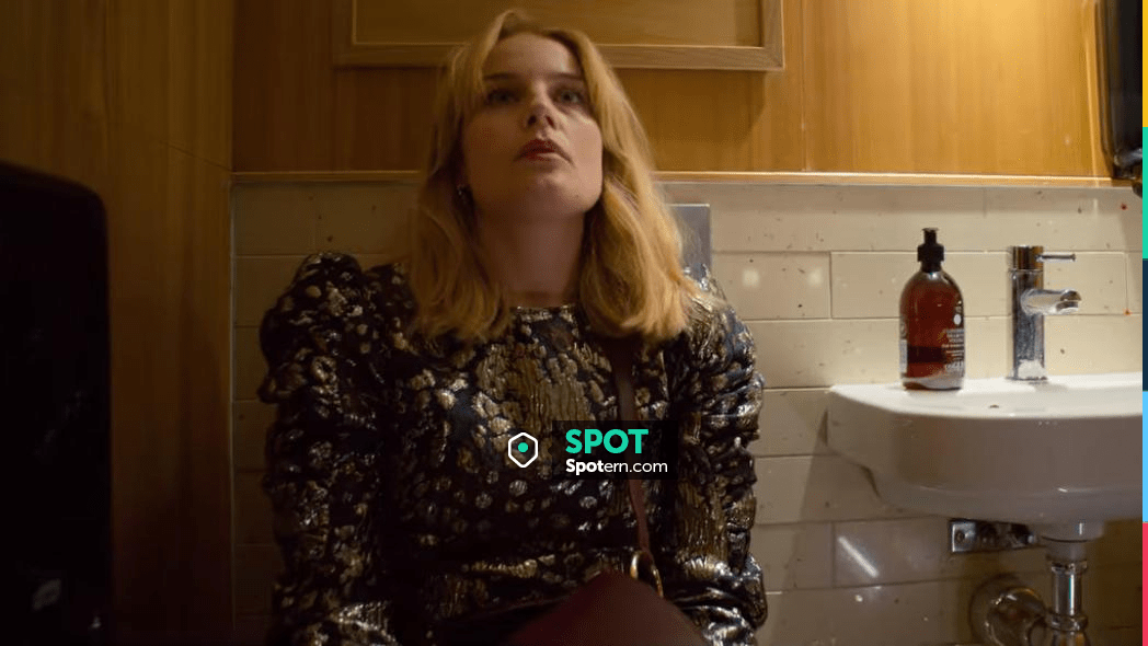 Black and gold blouse of Sofie Ida Engvoll in the Love & Anarchy series Spotern