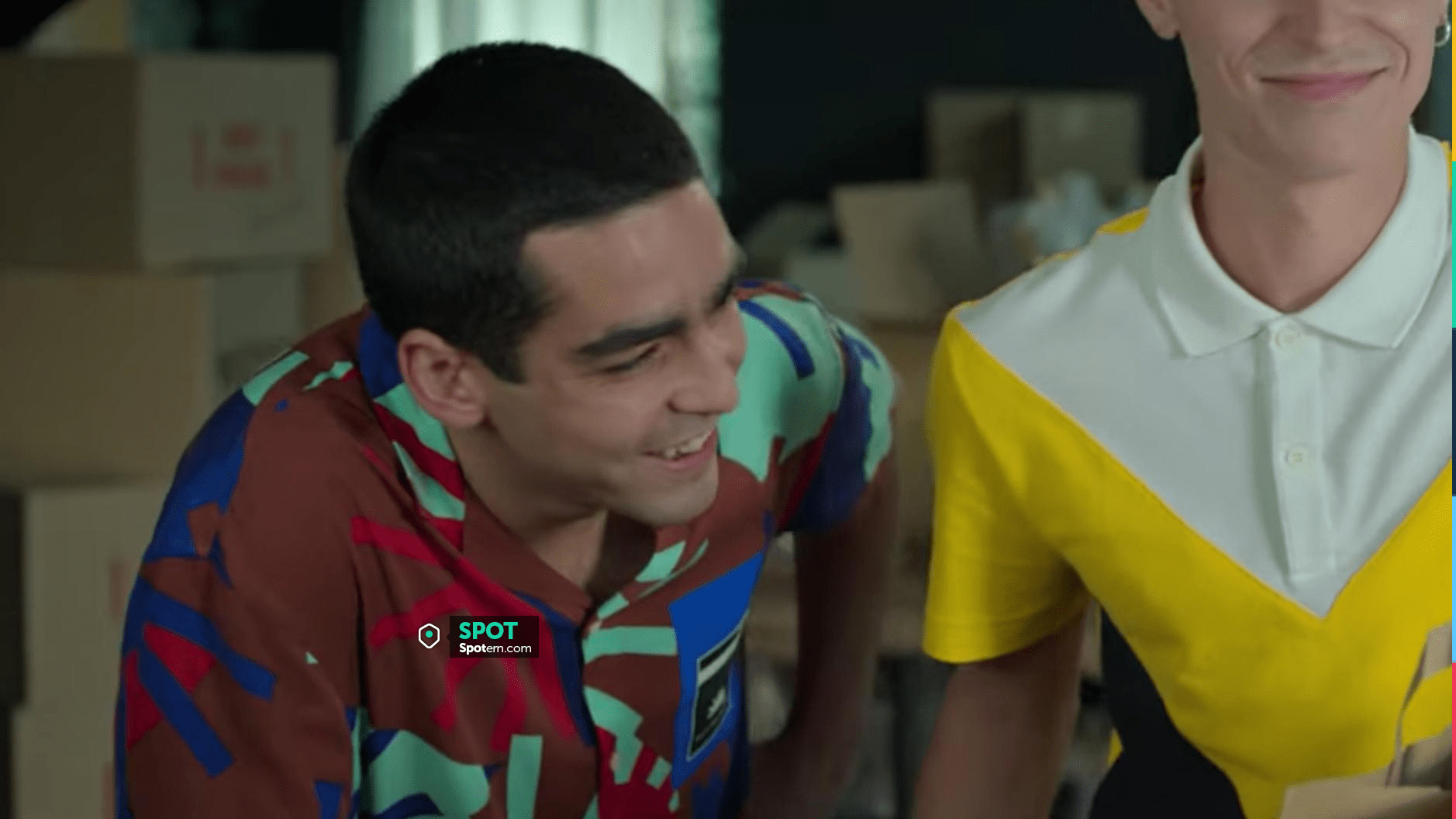 élite : Histoires Courtes Omar Ander Alexis La chemise imprimée de Omar Shanaa (Omar Ayuso) dans la série Elite  Histórias Breves: Omar Ander Alexis (S01E03) | Spotern