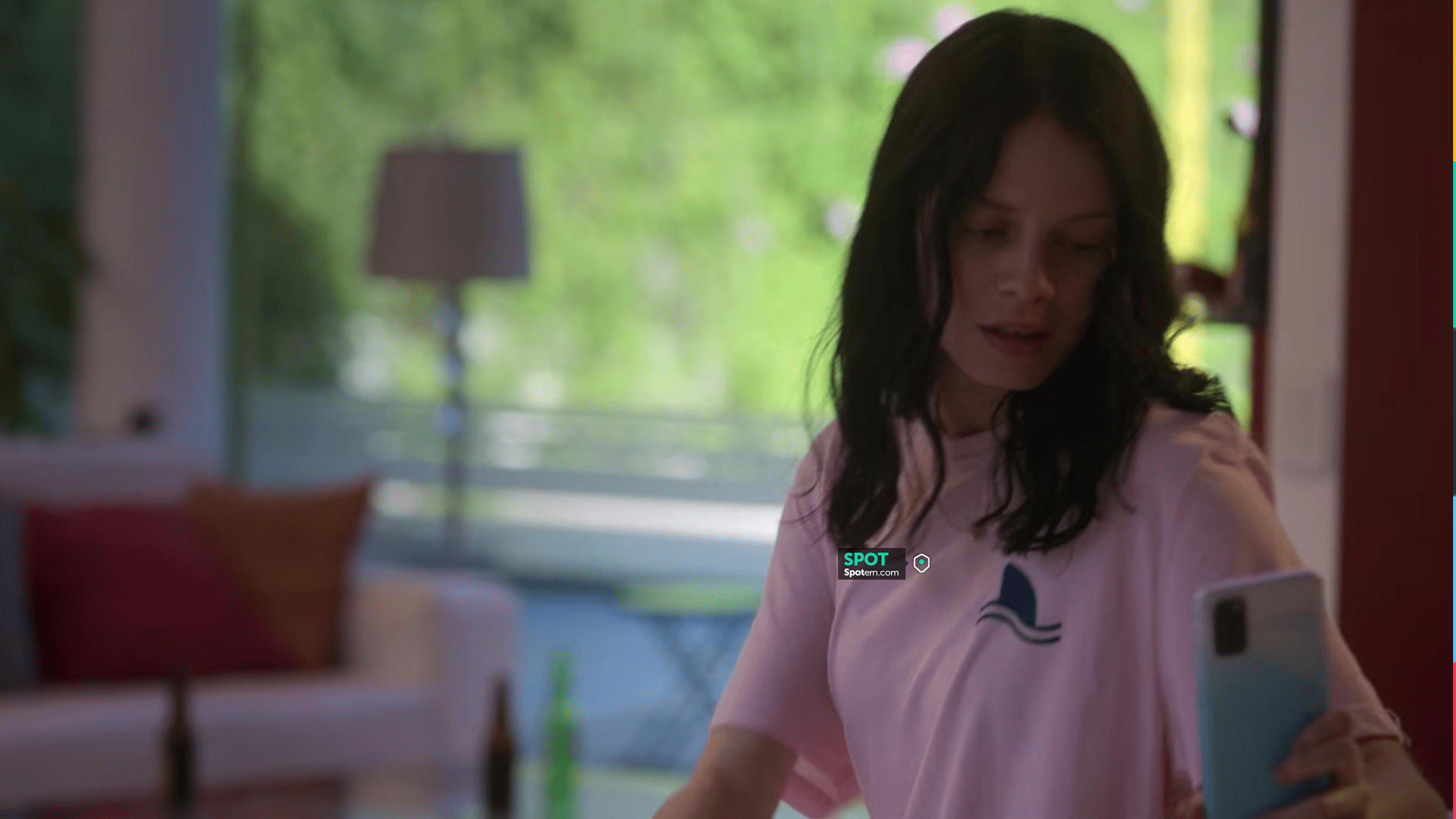 Shark Fin Pink T-Shirt worn by Sofía (Ana Valeria Becerril) in Control Z TV  series (S02E06) | Spotern