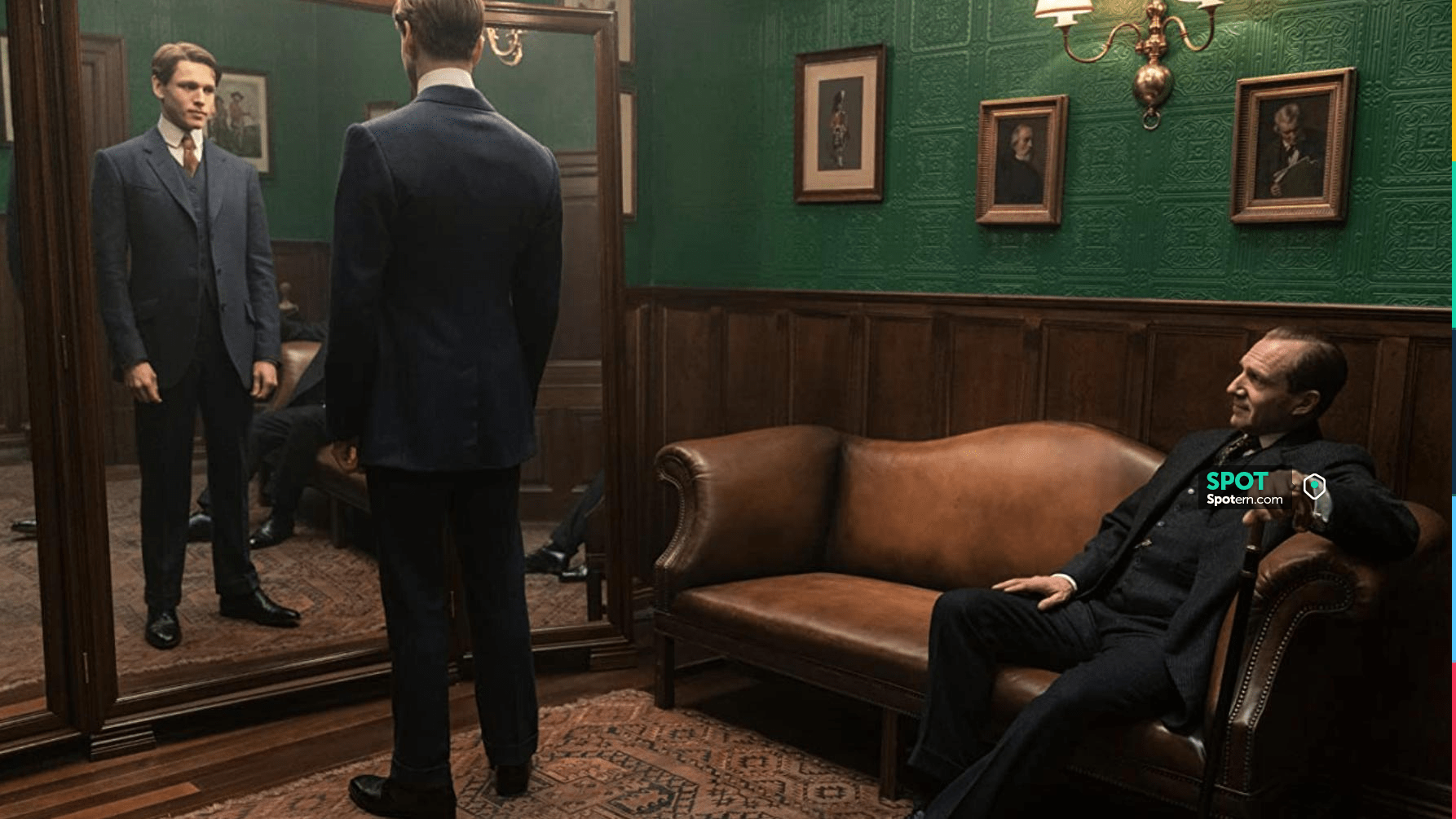 Gold ring worn by Duke of Oxford (Ralph Fiennes) as seen in The King's