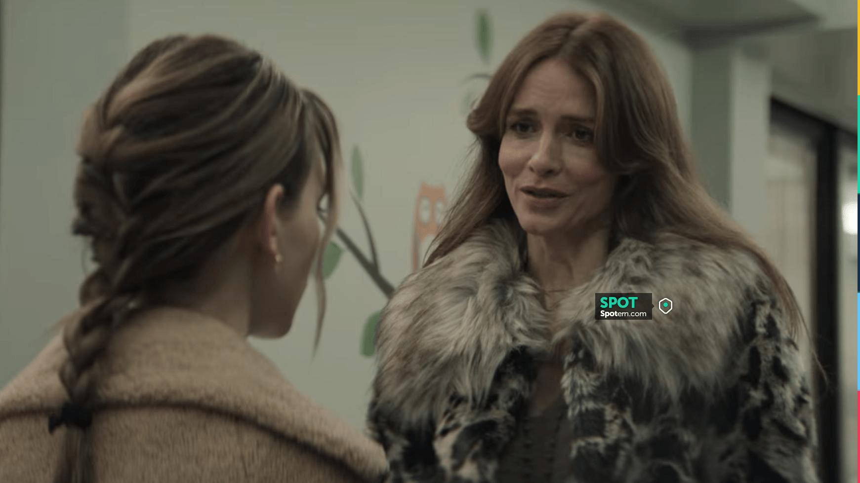 Chaqueta de piel sintética de leopardo Unreal Fur usada por Dottie