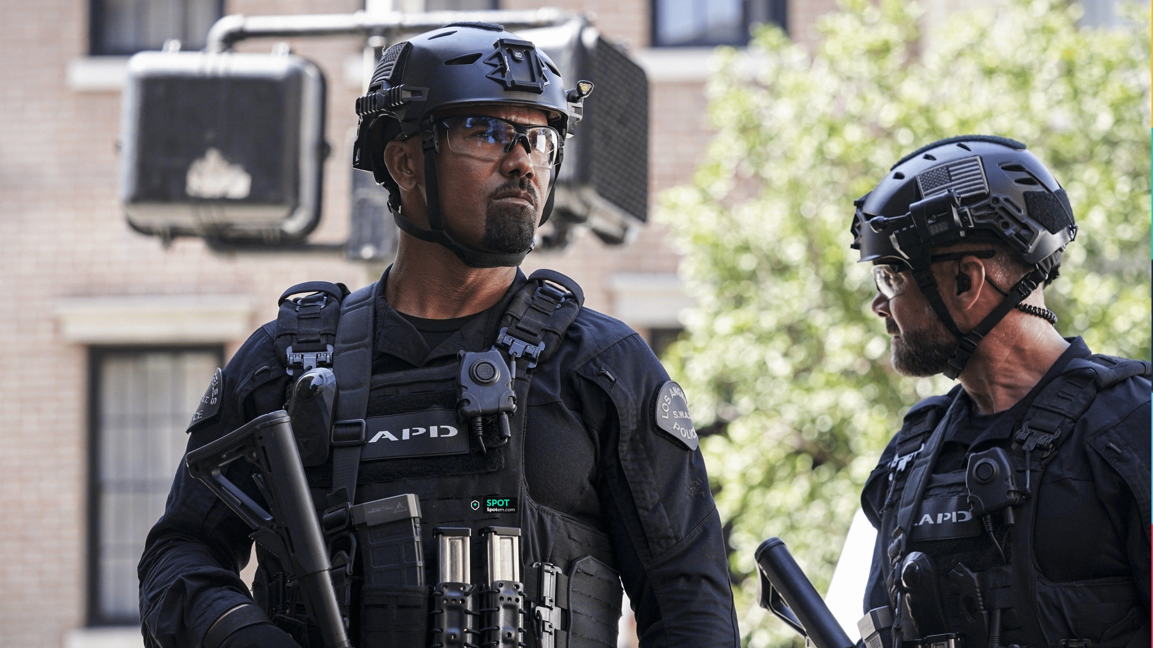 El chaleco táctico SWAT usado por Daniel 'Hondo' Harrelson (Shemar Moore)  en la serie S.W.A.T. (Temporada 4 Episodio 18)