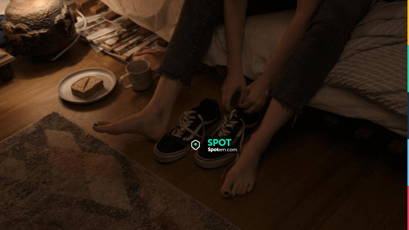 Zapatillas negras Vans Old Skool usadas por Andy Oliver (Bella Heathcote)  como se ve en el programa de televisión Pieces Of Her (S01E01) | Spotern