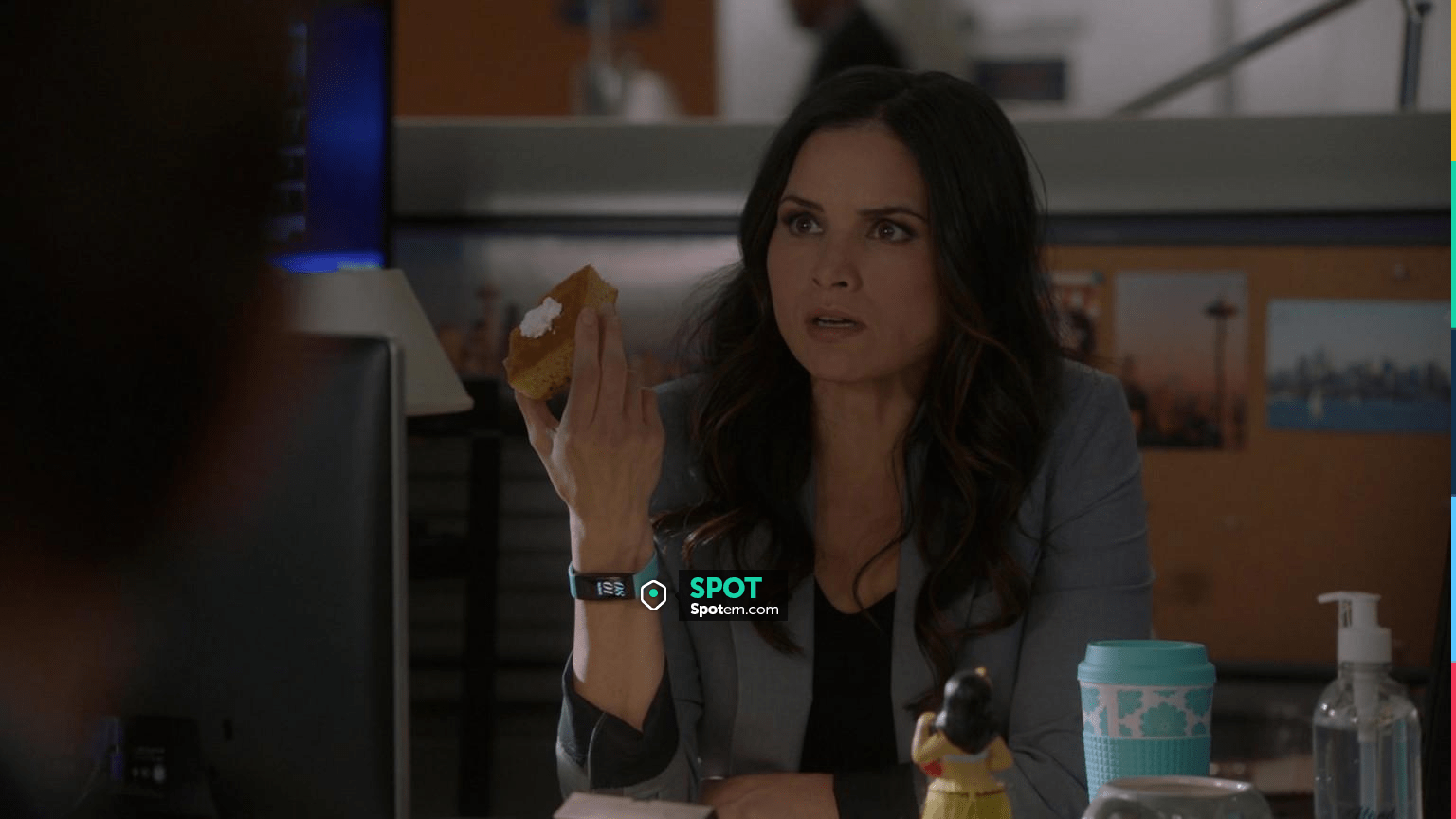 Fitbit Activity Tracker utilizado por Jessica Knight (Katrina Law) como se  ve en el vestuario del programa de televisión NCIS (Temporada 19 Episodio  19) | Spotern