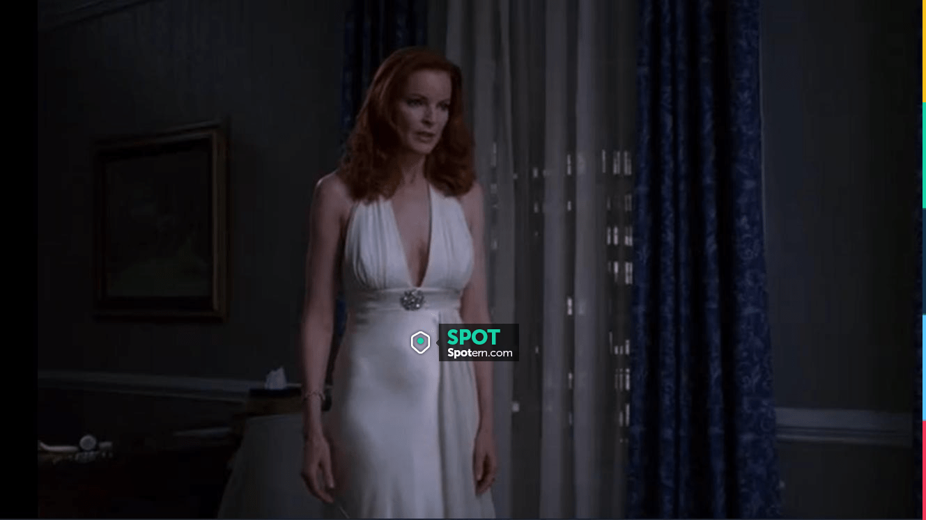 The white bareback evening dress worn by Bree Van De Kamp (Marcia Cross) in the desperate housewives series (S02E09) Spotern photo