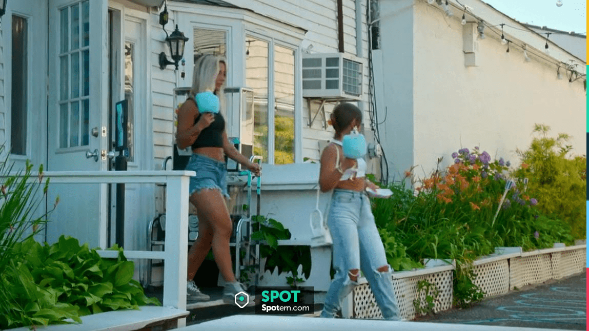 Vans Old Skool Sneakers worn by Emelye Ender as seen in Forever Summer