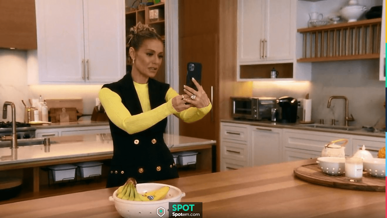 Louis Vuitton Bumper Pallas Phone Case used by Dorit Kemsley as seen in The  Real Housewives of Beverly Hills (S12E13)