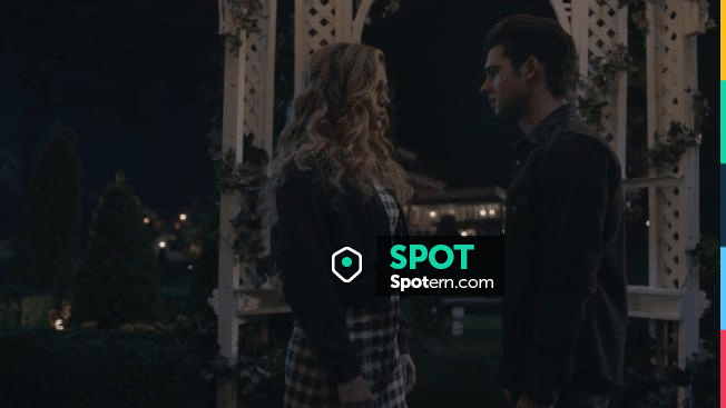 Brandy Melville Arden Hoodie Porté Par Courtney Whitmore Brec Bassinger Vu Dans Dcs Stargirl 