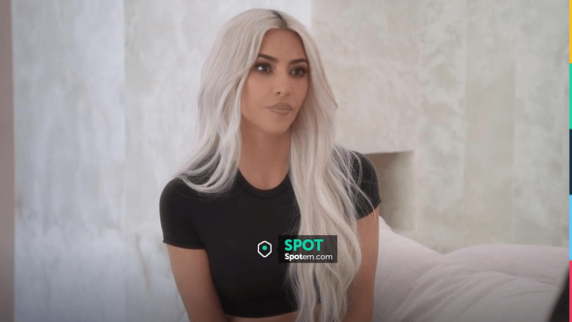 Skims Fits Everybody Super Cropped T-Shirt worn by Kim Kardashian as seen  in The Kardashians (S02E01)