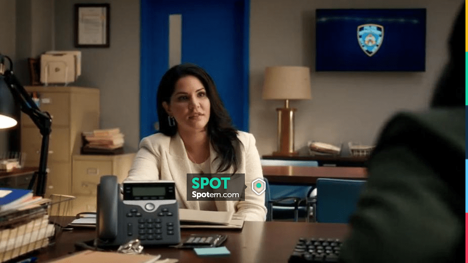 L'Agence Ken­zie Blaz­er worn by Officer Brandy Quinlan (Olivia