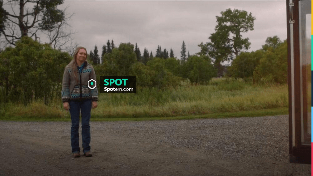Laundromat Dakota Sweater worn by Amy Fleming (Amber Marshall) as seen