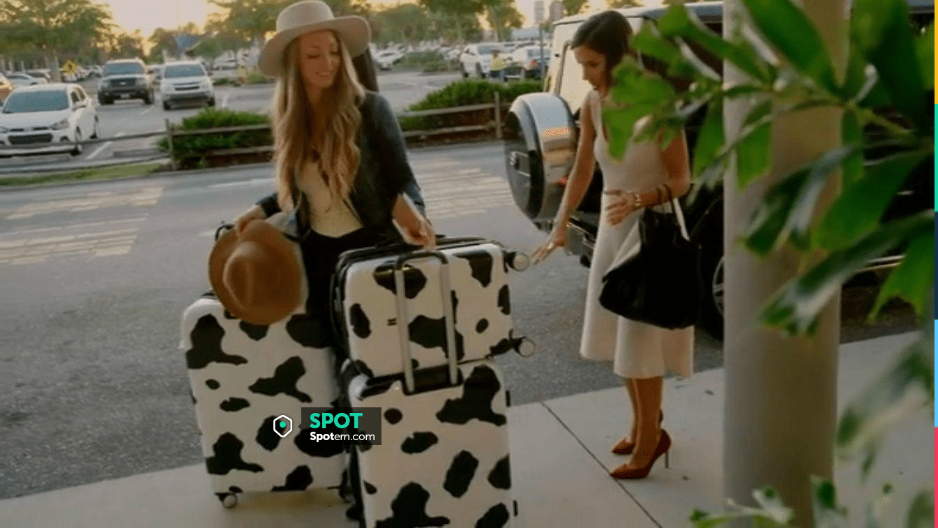 It Luggage Expandable Spinner Worn By Danna Richards As Seen In Love